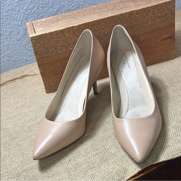 🥶🔥Cole Haan - Classic Nude Leather Pumps - 9B - Picture 3 of 7